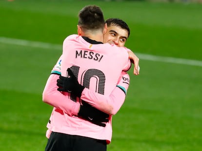 Messi y Pedri celebran el gol del argentino en Pucela.