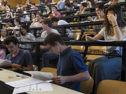 Examen de Lengua en la EVAU 2019 en la Complutense.