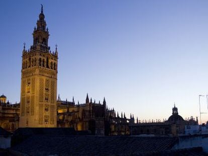 La Catedral de Sevilla al atardecer.