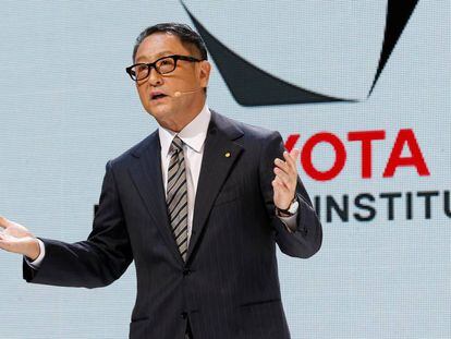 Akio Toyoda, presidente y consejero delegado de Toyota Motor Corporation, en el Salón del Automóvil de París de 2016