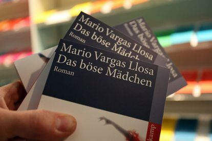 Libros de Vargas Llosa, en la Feria de Francfort.