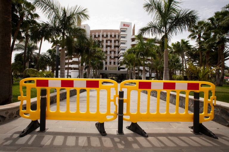 Una de las instalaciones turísticas de la cadena RIU en Gran Canaria, cerrada por la bajada del turismo.