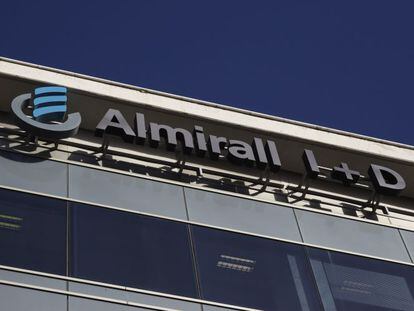 Almirall recortará 121 puestos de trabajo en España
