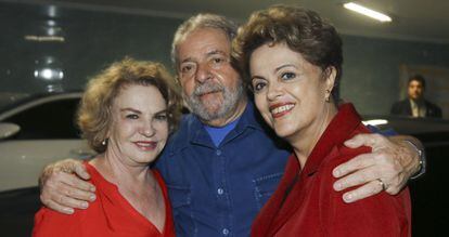 Lula con Rousseff y su esposa Marisa Leticia.