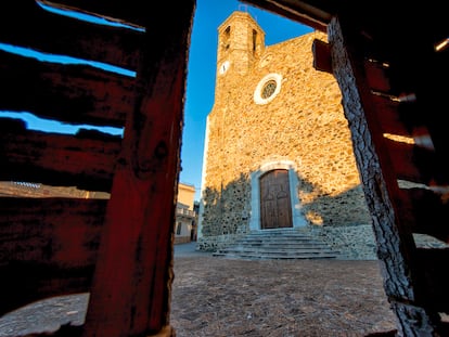 Iglesia de Santa Eulàlia de Noves, en el municipio de Garriguella (Girona).