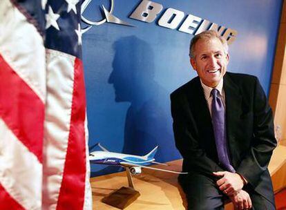 El presidente de Boeing, James McNerney, en las oficinas de la compañía en París.