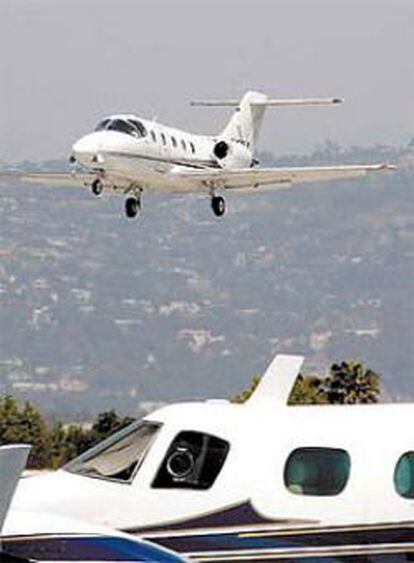 Ocho compañías de vuelos privados quedan en tierra por la crisis