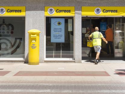 Oficina de correos en Maó, Menorca.