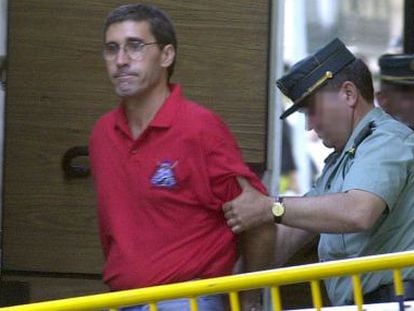 El etarra Jos&eacute; Luis Urrusolo Sistiaga llega a la Audiencia Nacional en 2002.