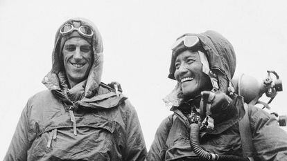 Hillary y Tenzing, tras su ascensi&oacute;n al Everest.