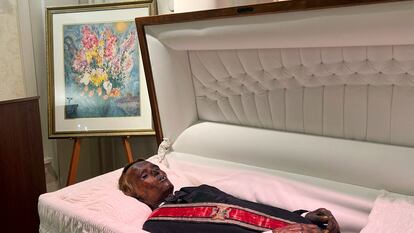 El cuerpo momificado de 'Stoneman Willie' es exhibido en Reading, Pensilvania, el 1 de octubre de 2023.
