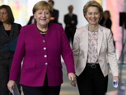 La canciller Angela Merkel y la presidenta electa de la Comisión, Ursula von der Leyen, el pasado miércoles en Berlín