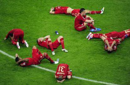 Los jugadores del Bayern, desolados tras la derrota ante el Chelsea