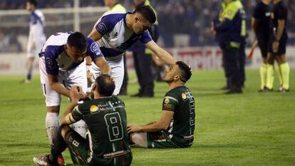 Los jugadores de San Jorge de Tucumán se niegan a jugar ante Alvarado de Mar del Plata, disconformes con el arbitraje.