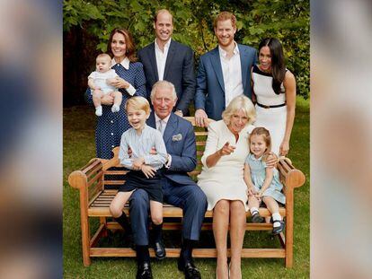 Carlos de Inglaterra, con su esposa Camila, los duques de Cambridge y sus tres hijos y los duque de Sussex.
