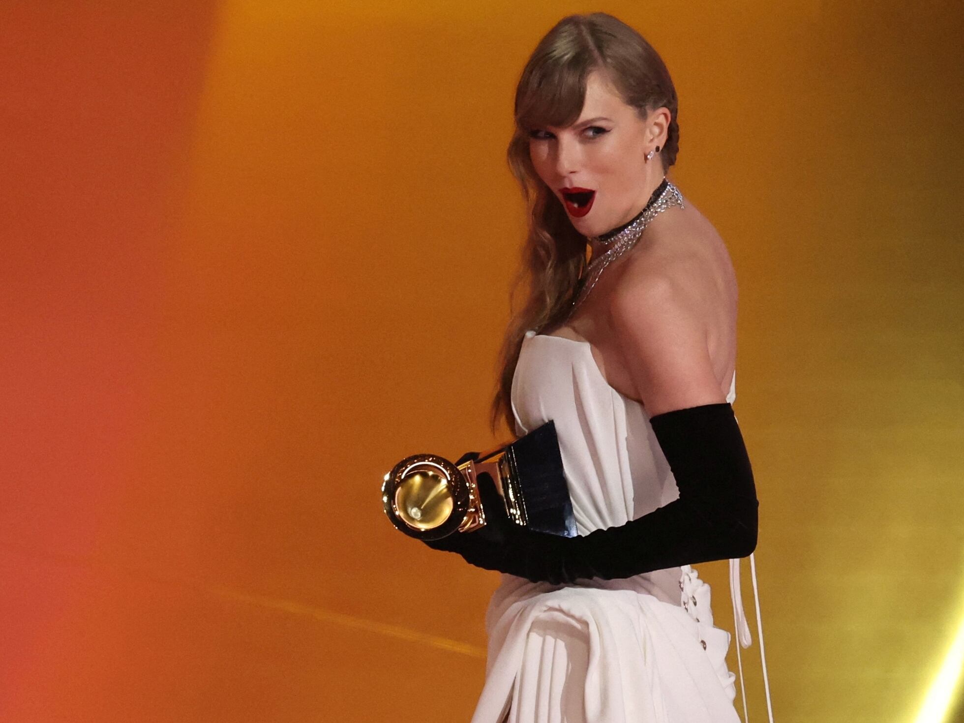 Taylor Swift hace historia en los Grammy de 2024 al lograr su cuarto galardón por el mejor álbum del año | Cultura | EL PAÍS