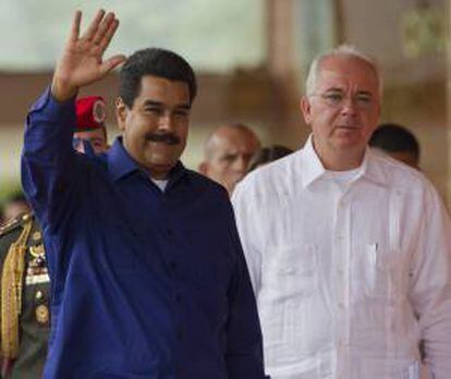 El presidente de Venezuela, Nicolás Maduro (i), y el ministro venezolano de Petróleo y presidente de PDVSA, Rafael Ramírez. EFE/Archivo