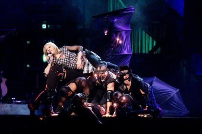 Madonna en el 'Drowned World Tour'.