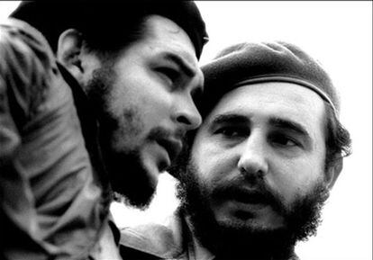 Fidel Castro junto a Ernesto Che Guevara en la década de los sesenta.