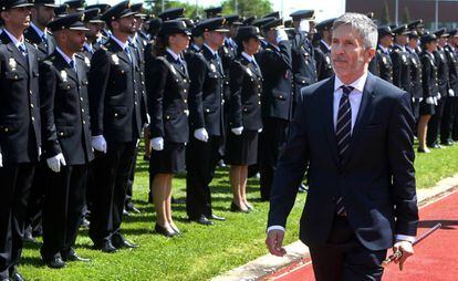 El ministro de interior Fernando Grande Marlaska en el acto de graduación de 1200 policías nacionales en Ávila.
 
 
 