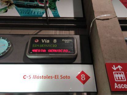 Cartel de la C5 en Atocha.
