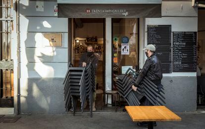 Una cafetería en Valencia, obligada a cerrar a las 17.00 por las restricciones impuestas por las autoridades.