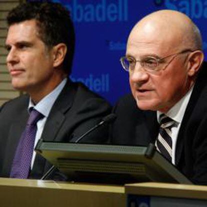 El consejero delegado de Banco Sabadell, Jaume Guardiola, y el presidente de la entidad, Josep Oliu