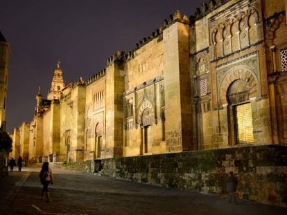 Uno de los laterales de la mezquita-catedral de Córdoba, declarada patrimonio mundial en 1984 por la Unesco.