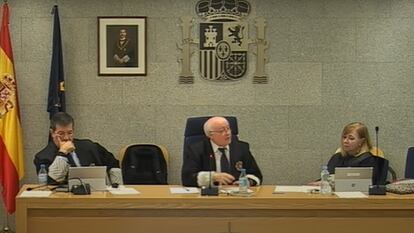 El tribunal del juicio contra Camps, presidido por el magistrado José Antonio Mora (en el centro), este miércoles.