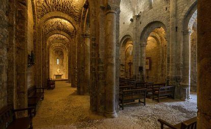 Interior del monasterio de Santa María de Alaón, del siglo XII.