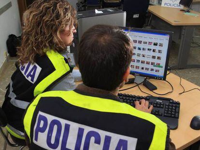 Agentes especializados en la lucha contra delitos inform&aacute;ticos. 