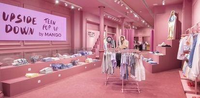 Interior de una de las tiendas efímeras de Teen, la línea de moda adolescente de Mango Kids.