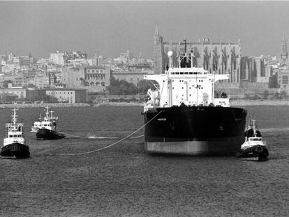 En 1995 se trajo a Mallorca agua del río Ebro, en barcos, con tanques repintados que degradaron el líquido.