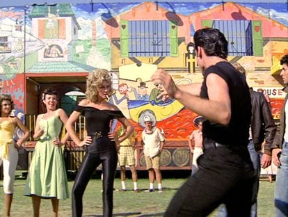 Olivia Newton-John, como Sandy, y John Travolta, como Danny Zuko, en una imagen de la película 'Grease'.