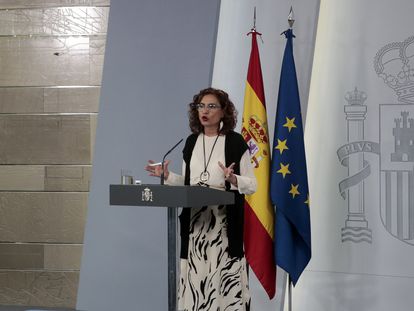 La ministra Portavoz, María Jesús Montero, durante la rueda de prensa ofrecida este jueves.