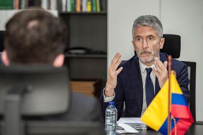 Fernando Grande-Marlaska, en su reunión el pasado viernes con el ministro Defensa de Colombia, Diego Molano, en Bogotá, en una imagen cedida por el departamento de este último.