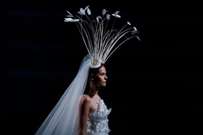 Desfile de la colección primavera-verano 2023 del diseñador Claro Couture, durante la 76ª edición de la pasarela Mercedes Benz Fashion Week Madrid, este sábado en Madrid.  