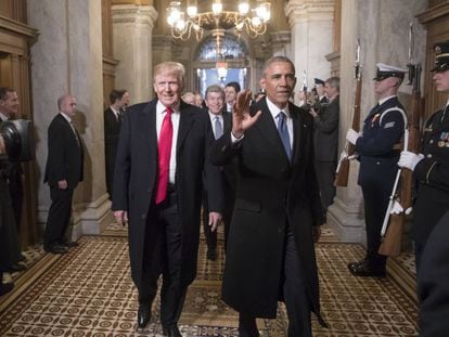 El presidente de Estados Unidos Donald Trump y el expresidente Barack Obama en 2017.