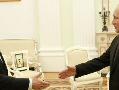 El presidente ruso Vladimir Putin recibe al primer ministro griego Alexis Tsipras