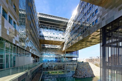 El nuevo Ayuntamiento de Montpellier en el distrito de Port Marianne, un proyecto del arquitecto Jean Nouvel.