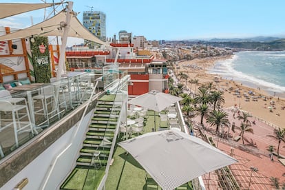Vista de la playa de Las Canteras desde el Rooftop & Terrace Aloe.