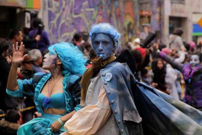 Desfile inaugural del Festival Iberoamericano de Teatro, por las calles de Bogot&aacute;. 