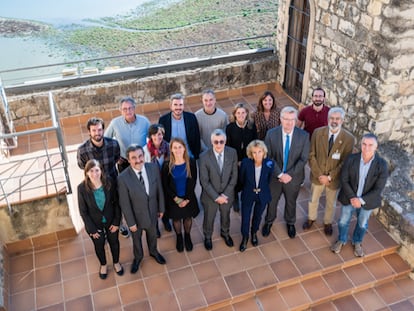 Representantes de la Fundación Abertis y el Centro Unescomed, en una foto de familia durante el encuentro.