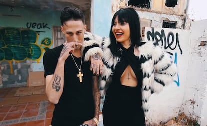 Yung Beef y La Zowi, en el videoclip de la canción ‘Cocinando filete’ (2018).