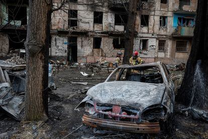 Daños causados en un edificio residencial de Krivói Rog (Ucrania), tras el ataque ruso.