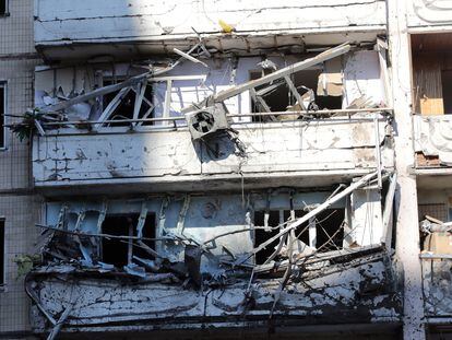 March 15, 2022, Kyiv, Ukraine: KYIV, UKRAINE - MARCH 15, 2022 - Damage done to a ten-storey apartment block as a result of a shelling that took place early in the morning on Tuesday, March 15, is pictured in the Podilskyi district,  Kyiv, capital of Ukraine.,Image: 671037899, License: Rights-managed, Restrictions: , Model Release: no, Credit line: Yuliia Ovsiannikova / Zuma Press / ContactoPhoto
Editorial licence valid only for Spain and 3 MONTHS from the date of the image, then delete it from your archive. For non-editorial and non-licensed use, please contact EUROPA PRESS.
15/03/2022