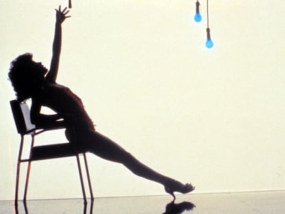 Una de las secuencias de baile más recordadas de 'Flashdance', aquella en la que la protagonista es regada por litros de agua sobre el escenario.