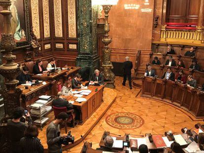 Pleno del Ayuntamiento de Barcelona presidido por Ada Colau.