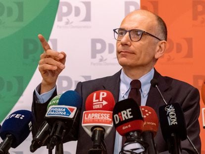 El líder del Partido Democrático, Enrico Letta, comparece en la sede de su partido en Roma, este lunes.