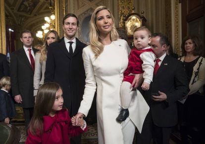 Ivanka Trump con su marido Jared Kushner y sus hijos en el Capitolio.